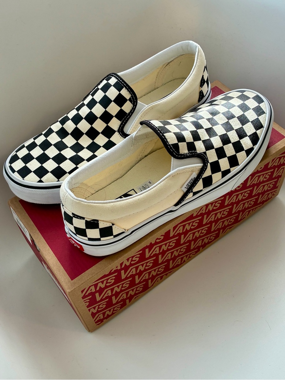 🆕️ Vans Checkerboard Slip-On Sneakers - Black and White Unisex